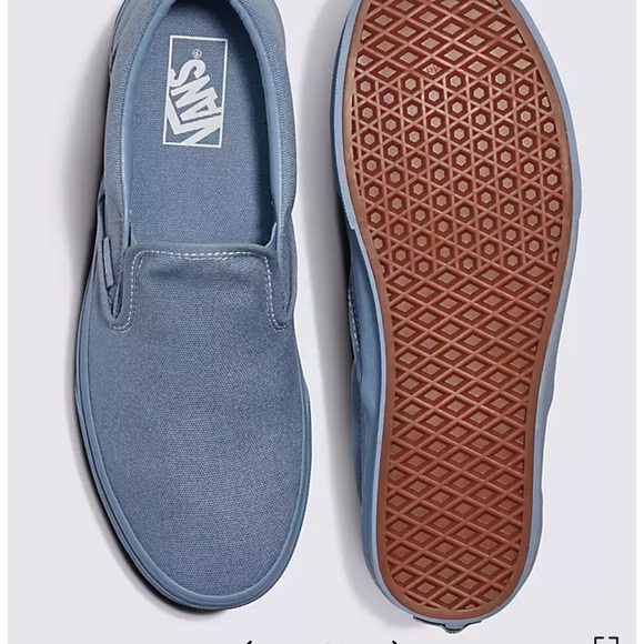 Van’s Men’s Classic Slip-On
Pastel Mono Dusty Blue
VN000CT5DSB
Sneakers - Picture 7 of 16